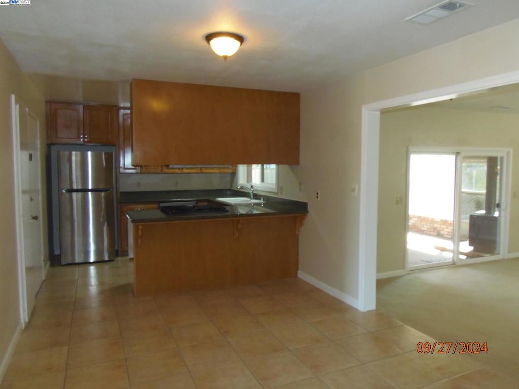 GLENOAKS - Residential Lease
