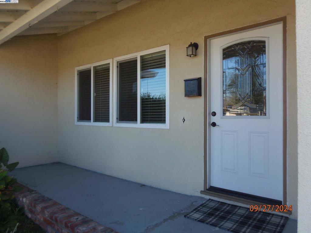 GLENOAKS - Residential Lease