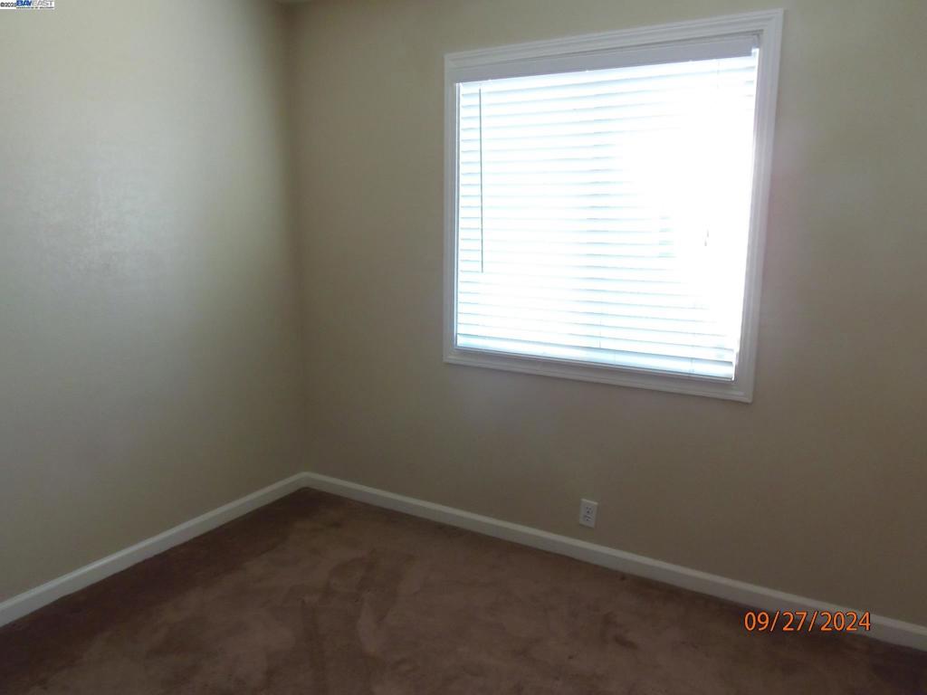 GLENOAKS - Residential Lease