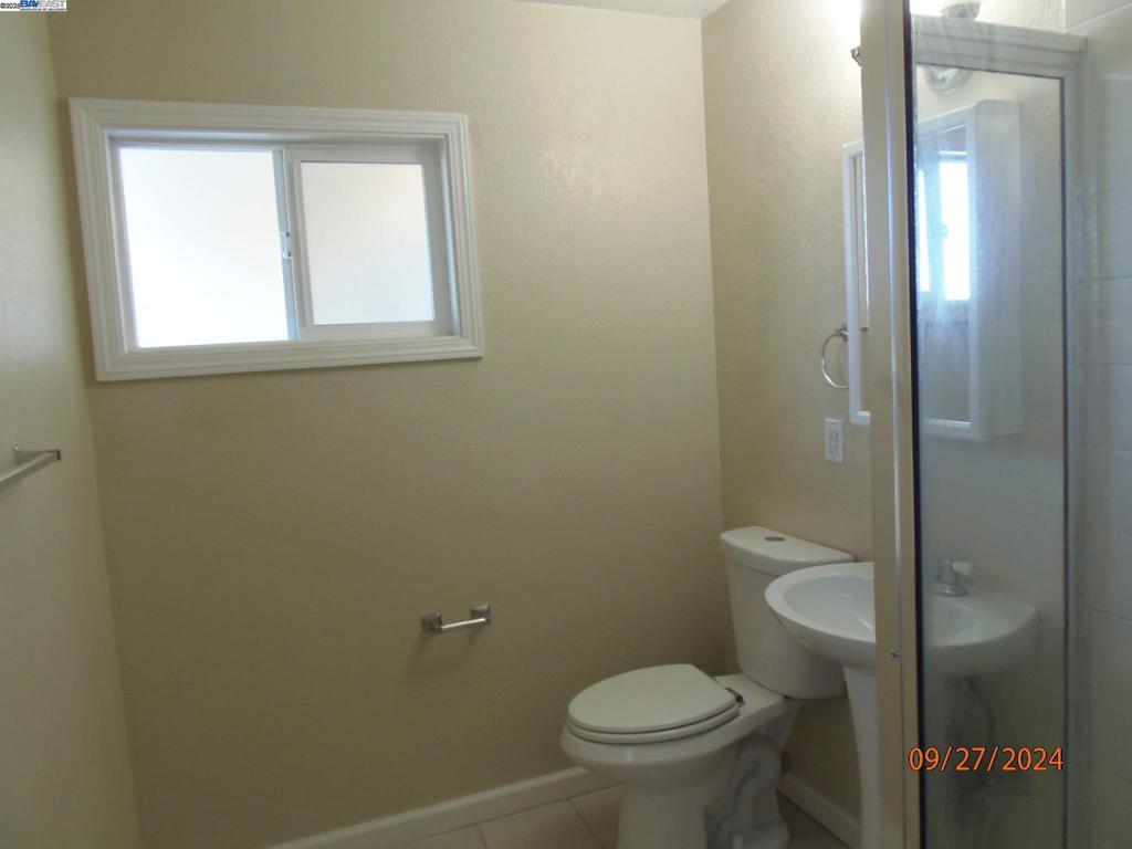 GLENOAKS - Residential Lease