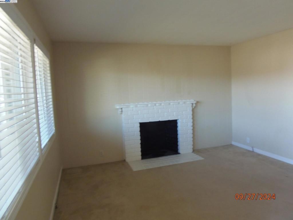 GLENOAKS - Residential Lease