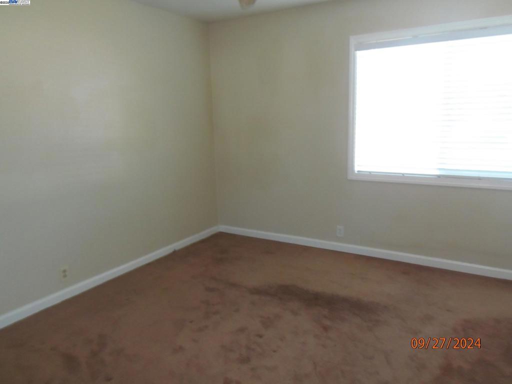 GLENOAKS - Residential Lease
