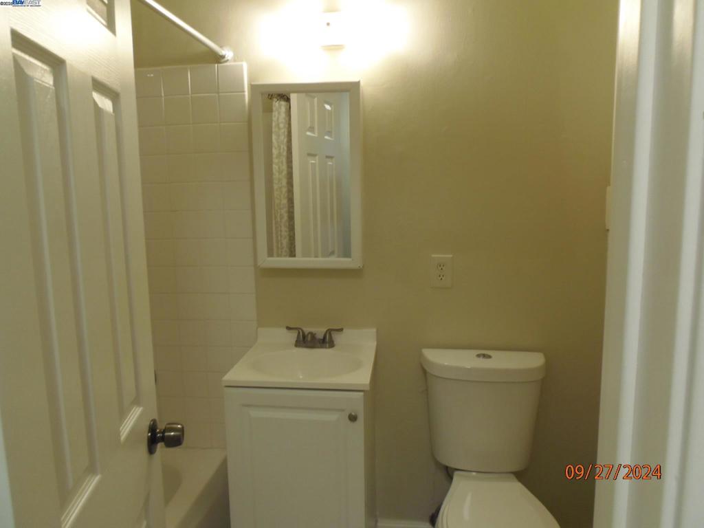 GLENOAKS - Residential Lease