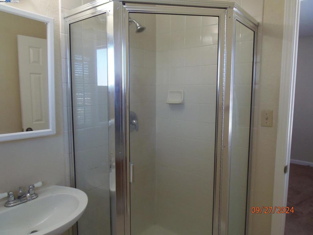 GLENOAKS - Residential Lease