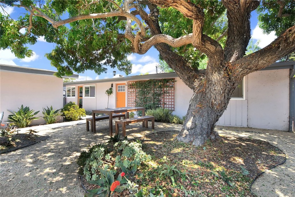 2112 Sterling Avenue