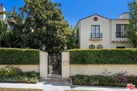 Photo of 846 S Lucerne Boulevard, Los Angeles, CA 90005 (MLS # 26847455)