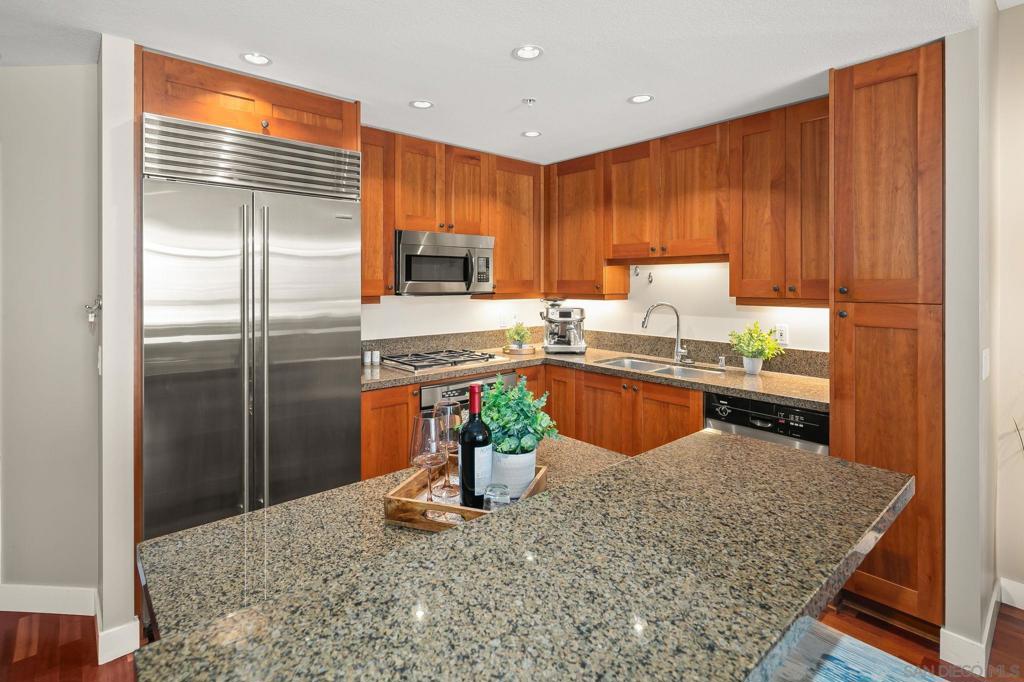 700 W Harbor 1506