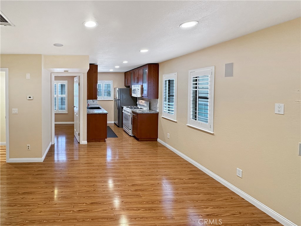 965 E Del Mar Boulevard 6