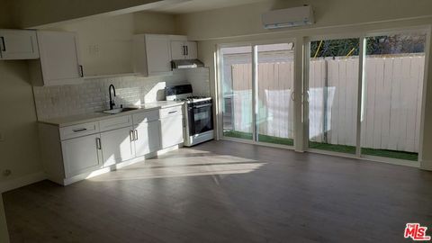 Photo of 418 S Roxbury Drive #1/2, Beverly Hills, CA 90212 (MLS # 26675499)