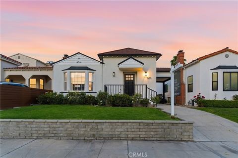 Photo of 520 N Citrus Ave, Los Angeles, CA 90036 (MLS # SR26114295)