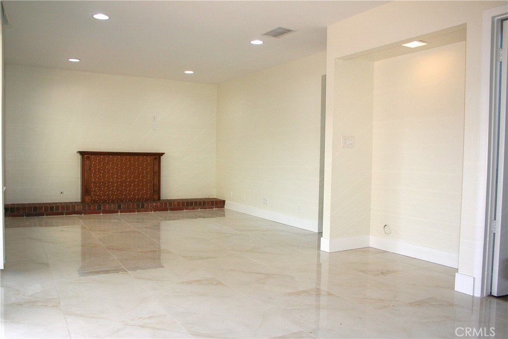 Madrid Del Lago (ML) - Residential Lease
