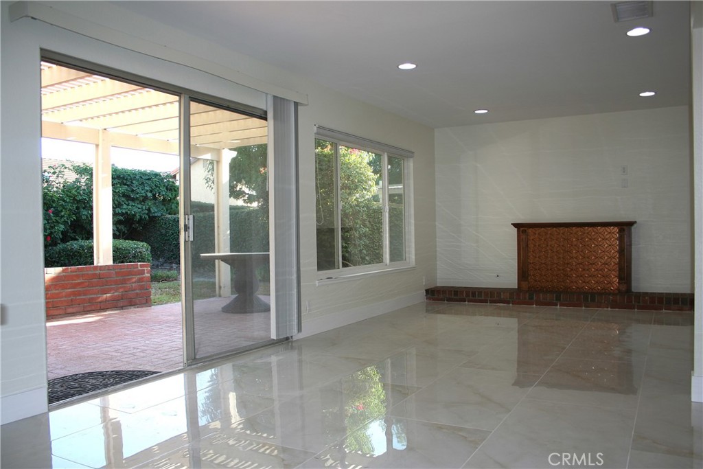 Madrid Del Lago (ML) - Residential Lease