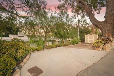 Photo of 3582 Elm Drive, Calabasas, CA 91302 (MLS # SR26097763)