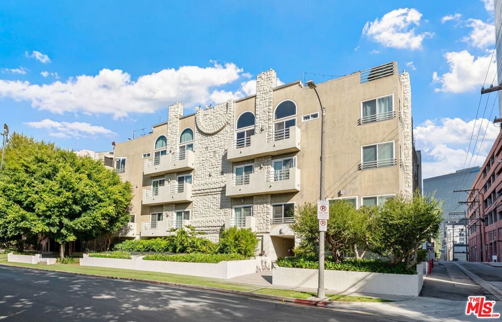 Photo of 1160 Granville Avenue #108, Los Angeles, CA 90049 (MLS # 25624241)