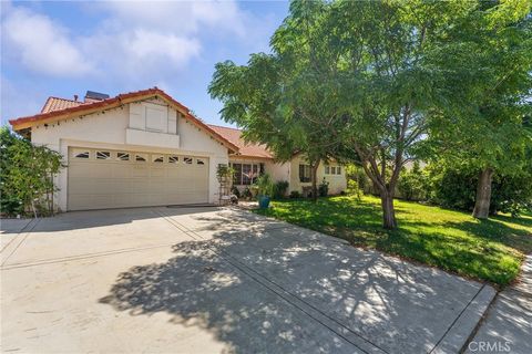 Photo of 724 Kingswell Avenue, Banning, CA 92220 (MLS # CV25218249)