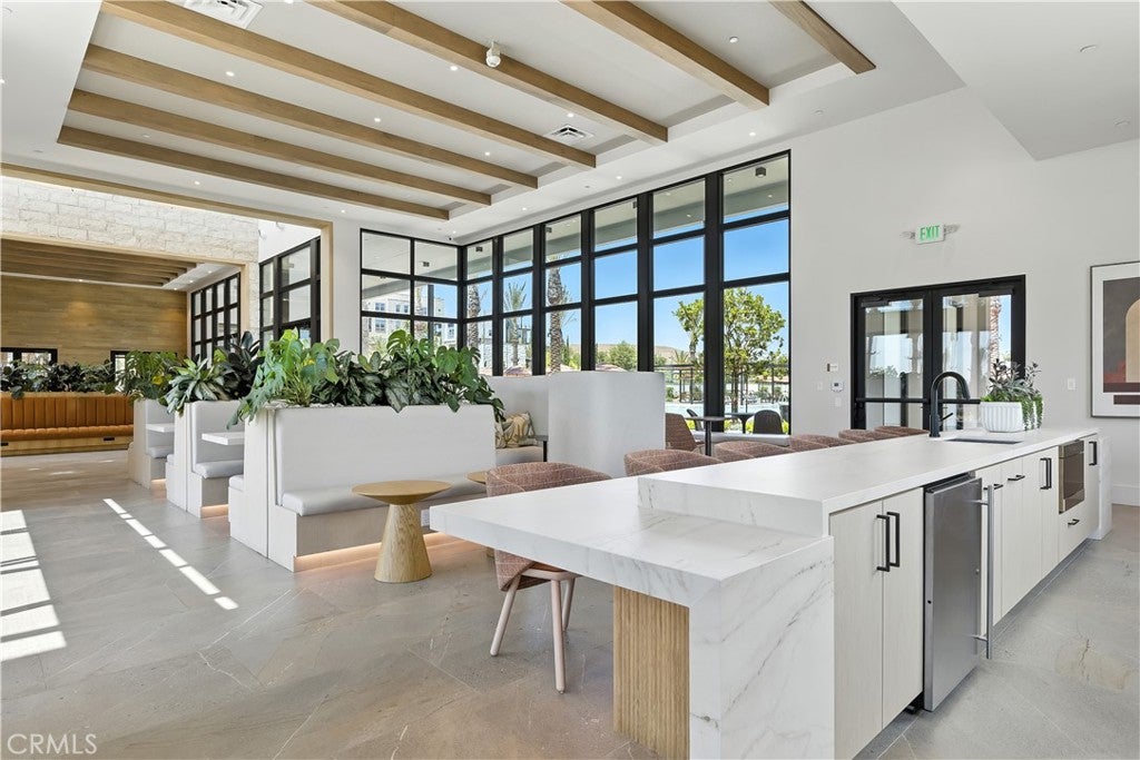365 Mariposa Way