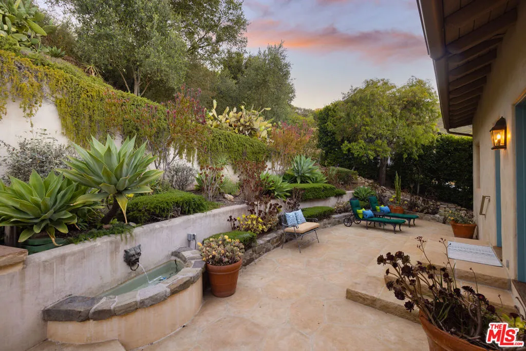 Santa Barbara, California 93105, United States, 4 Bedrooms Bedrooms, ,4 BathroomsBathrooms,Residential,Active,175727