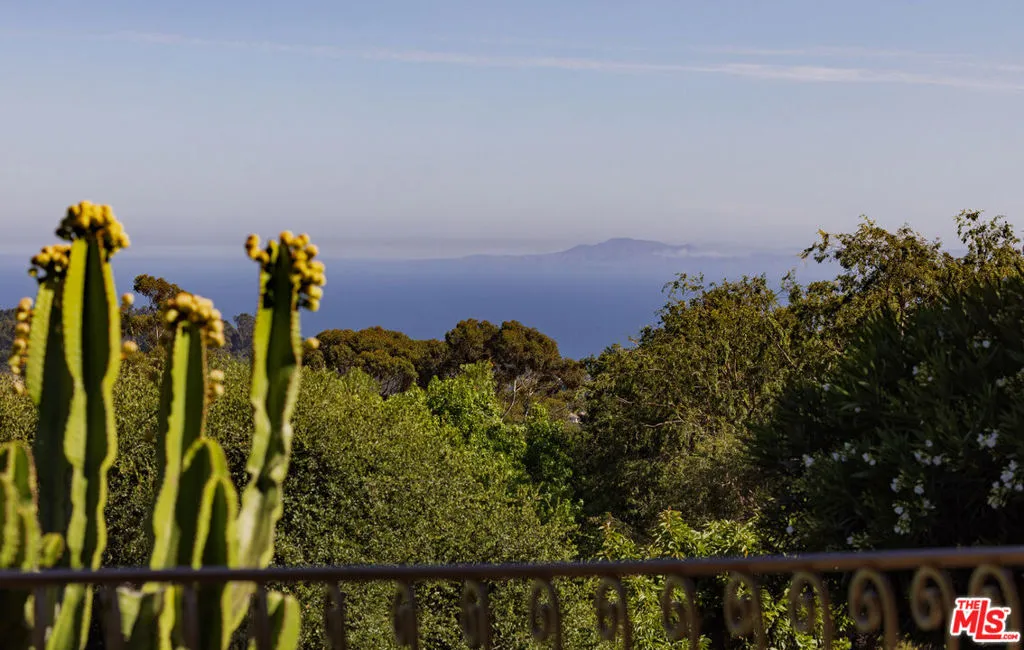 Santa Barbara, California 93105, United States, 4 Bedrooms Bedrooms, ,4 BathroomsBathrooms,Residential,Active,175727