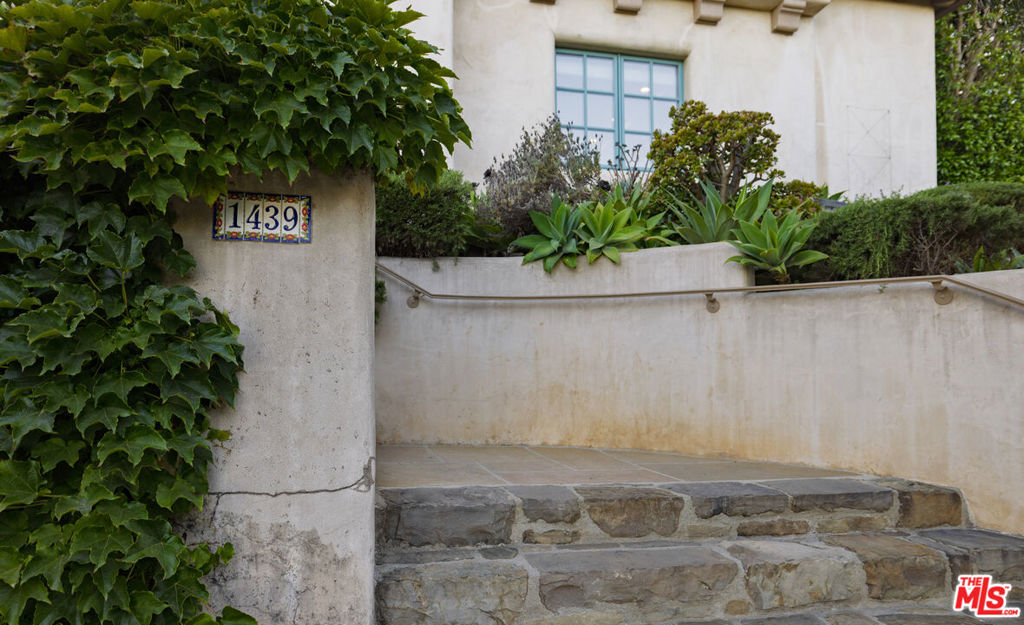 1439 Tunnel Road