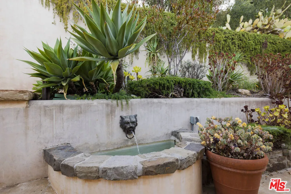 Santa Barbara, California 93105, United States, 4 Bedrooms Bedrooms, ,4 BathroomsBathrooms,Residential,Active,175727