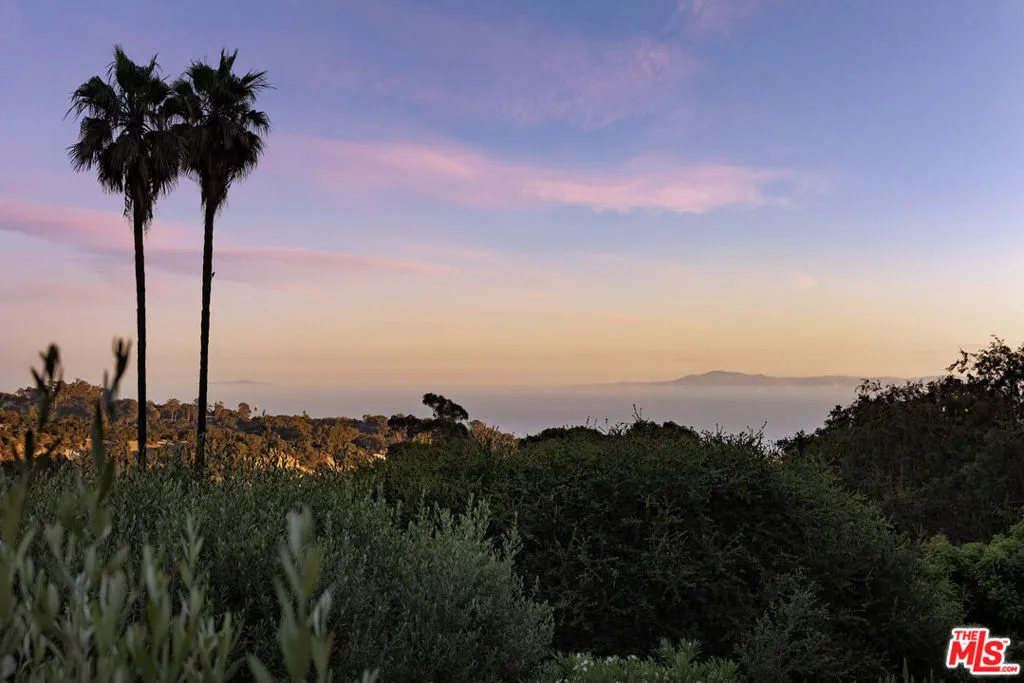 Santa Barbara, California 93105, United States, 4 Bedrooms Bedrooms, ,4 BathroomsBathrooms,Residential,Active,175727