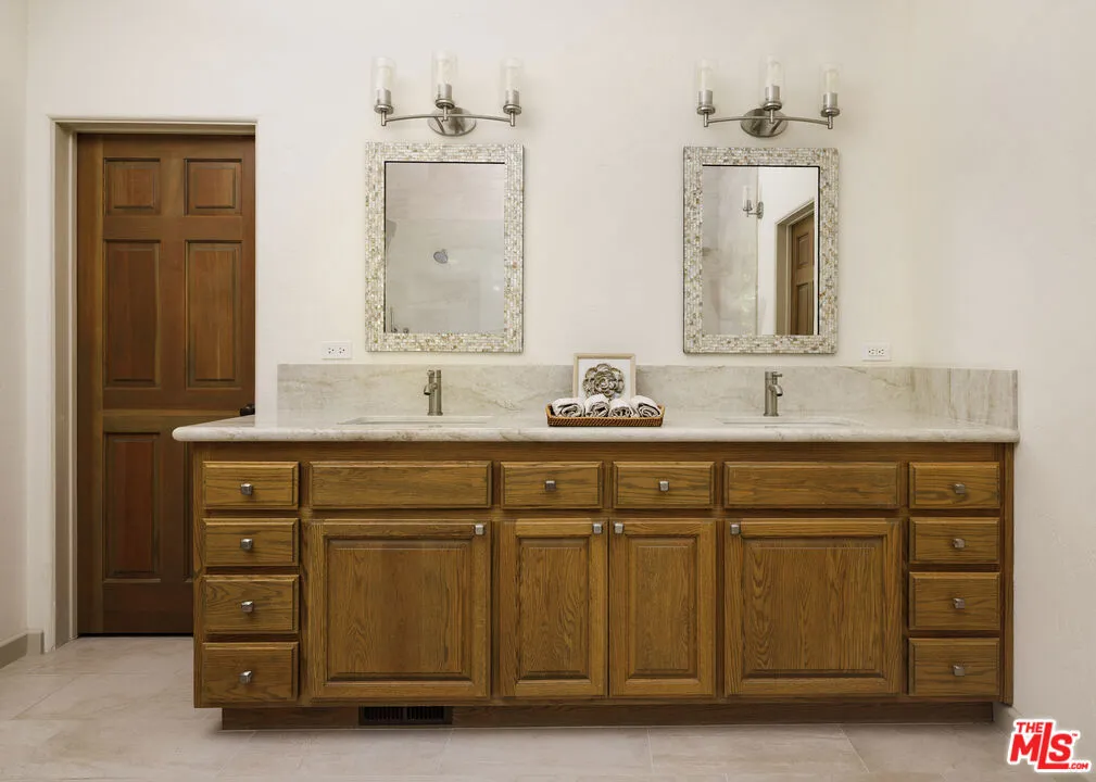 Santa Barbara, California 93105, United States, 4 Bedrooms Bedrooms, ,4 BathroomsBathrooms,Residential,Active,175727