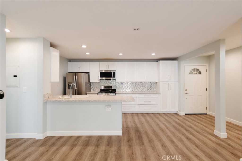 Clean, updated, and move-in ready 2-bedroom, 2-bath condo located in a quiet, well-maintained building in the heart of the South Bay. This thoughtfully designed home features a functional open layout, a modern kitchen with sleek stainless steel appliances, a spacious living area, and a private balcony — ideal for a morning coffee or some fresh air. Both bedrooms are generously sized, and the primary includes an ensuite bathroom for added convenience. Community amenities include a pool, sun deck, and rec room, providing a relaxed and low-maintenance lifestyle. Centrally located near major freeways, local restaurants, breweries, and just a short drive to the beach, this condo is a solid option for comfortable South Bay living.