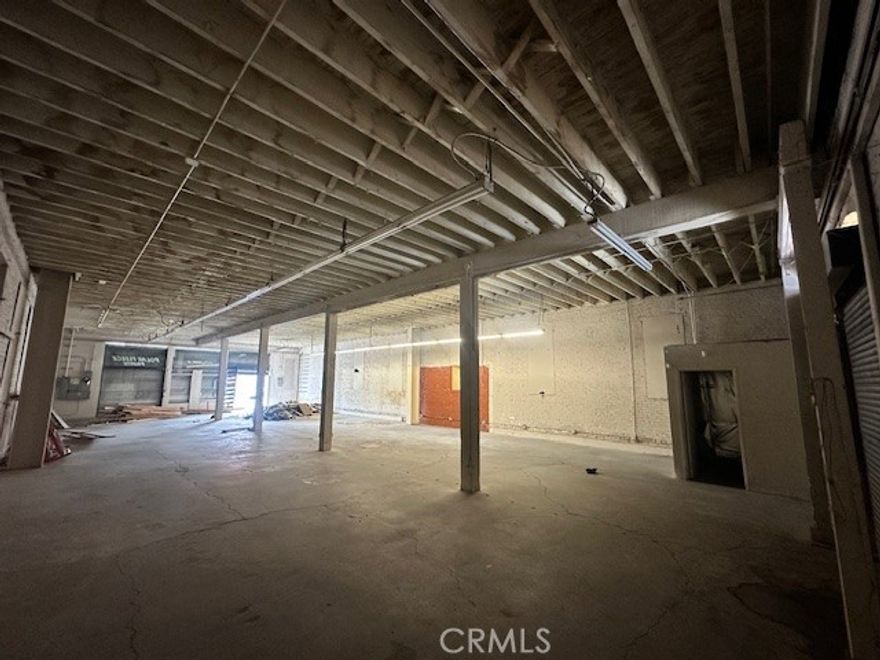 Downtown LA large warehouse space 4 freight metal entrances. In the corner of Crocker and 9th st Property is approximately 6000 sf, work space, warehouse commercial building with a small bathroom. Perfect space for manufacturing, distribution, film production, or large shipping storage on 1st floor with street parking available. Contact me to for private showing and pricing questions.
