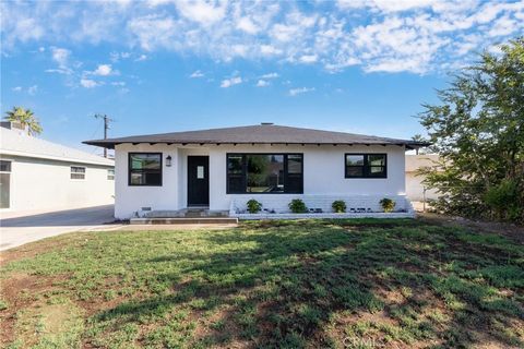 Photo of 557 E Trenton St, San Bernardino, CA 92404 (MLS # CV25168239)