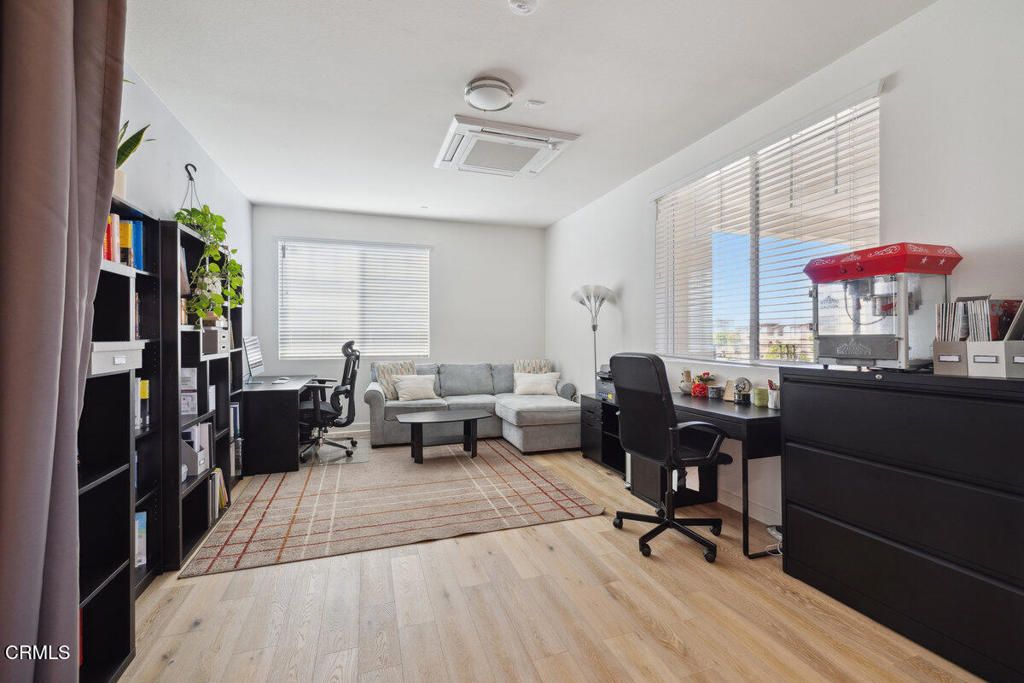 listing image 130720597446319386942