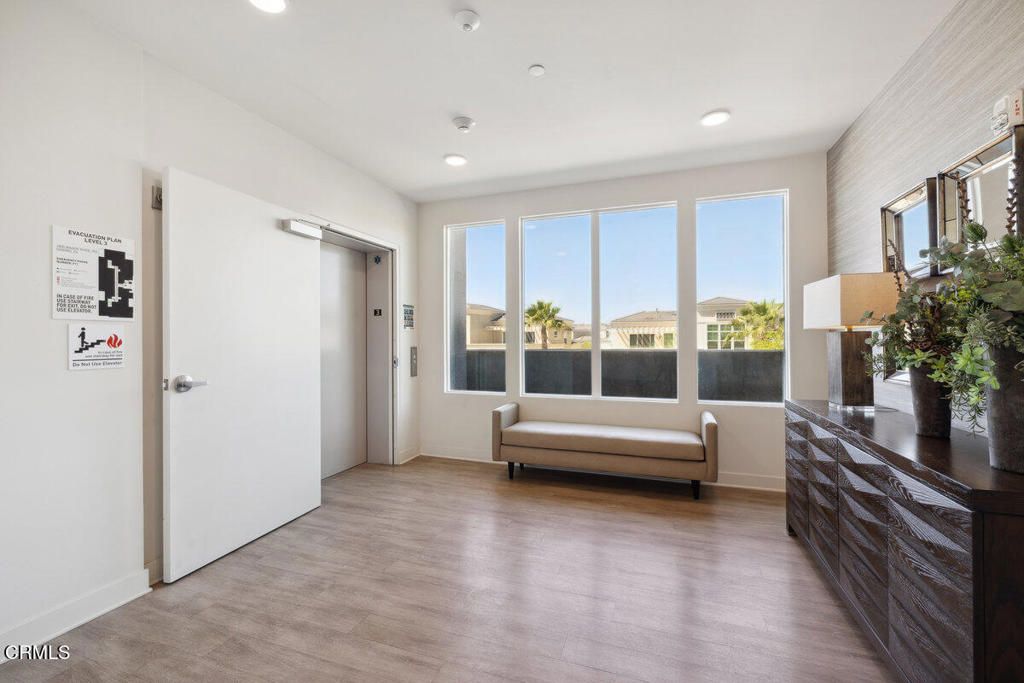 listing image 130723275848203324530