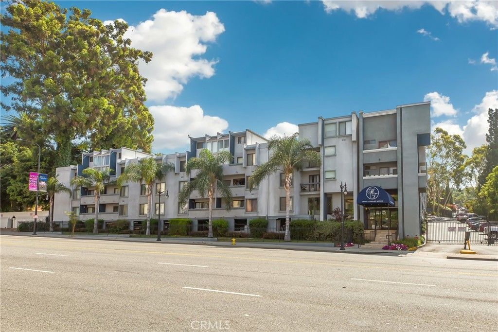 Photo of 1940 N Highland Avenue #3, Los Angeles, CA 90068 (MLS # WS25228528)