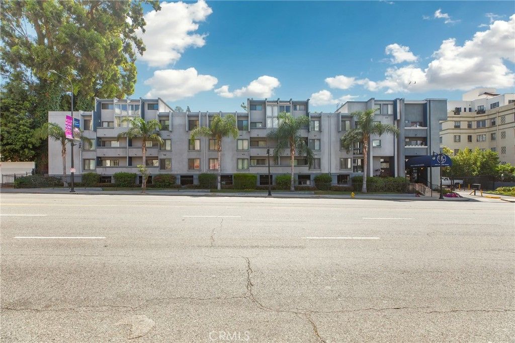 Photo of 1940 N Highland Avenue #3, Los Angeles, CA 90068 (MLS # WS25228528)