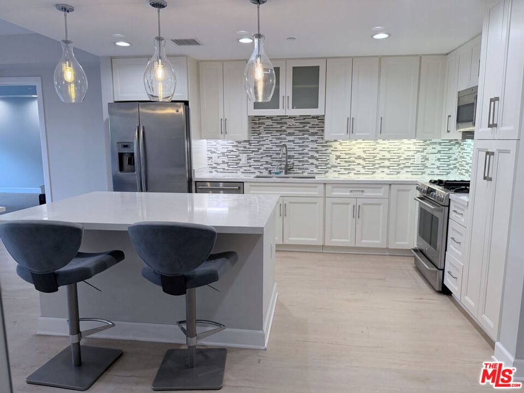 Photo of 5015 Balboa Boulevard #201, Encino, CA 91316 (MLS # 26672025)