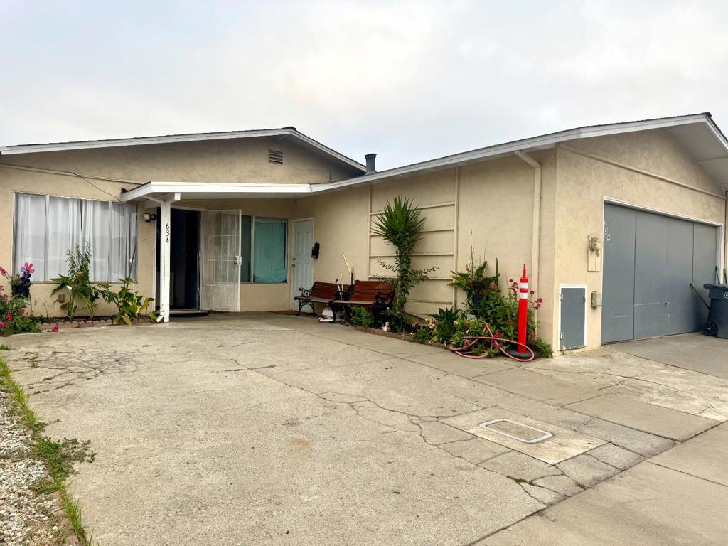 Great traditional 4 bedroom, 2 bathroom home in north Salinas! Perfect starter home for a big family. This property features a cozy living room with tile flooring and Vinyl flooring throughout house, good size kitchen. Very close to park, shopping and schools. Seller has replaced new roof on the last year. House shows well with covered patio on the back yard.