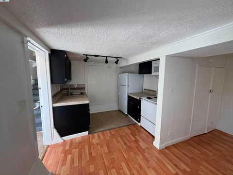 Photo of 947 Macarthur Blvd Blvd, Oakland, CA 94610 (MLS # 41116252) Photo of 947 Macarthur Blvd Blvd, Oakland, CA 94610 (MLS # 41116252)