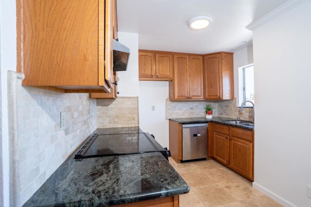 569 E Street 14