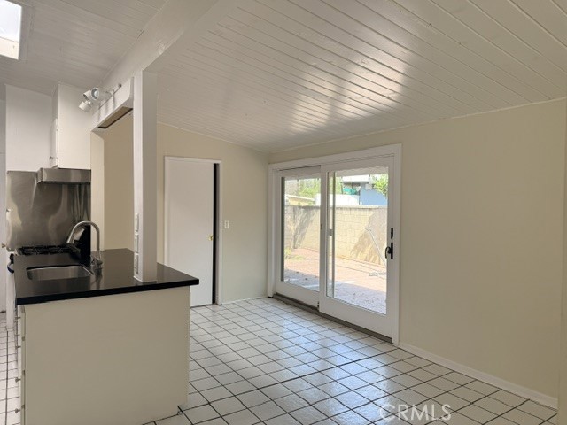 1020 N Mountain View