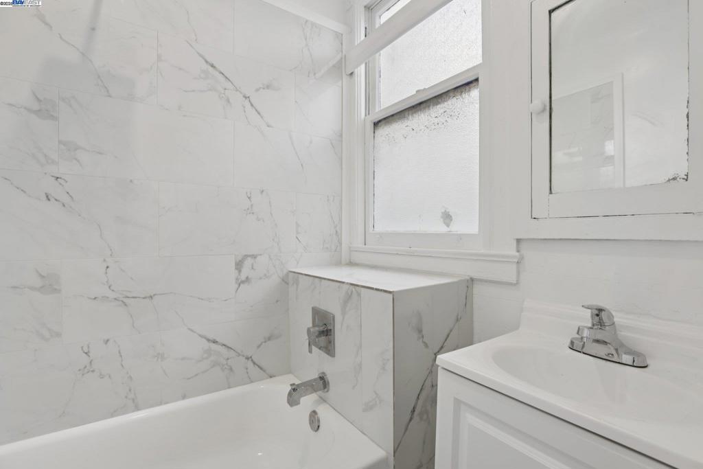INNERMIION - Residential Lease