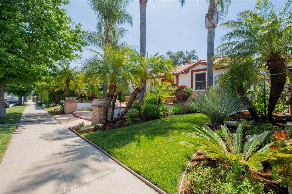 Photo of 16732 Lassen Street, Northridge, CA 91343 (MLS # SR25215093)