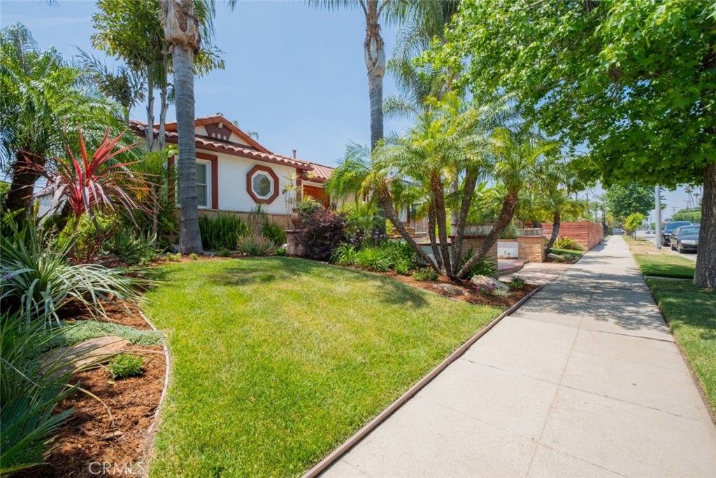 Photo of 16732 Lassen Street, Northridge, CA 91343 (MLS # SR25215093)