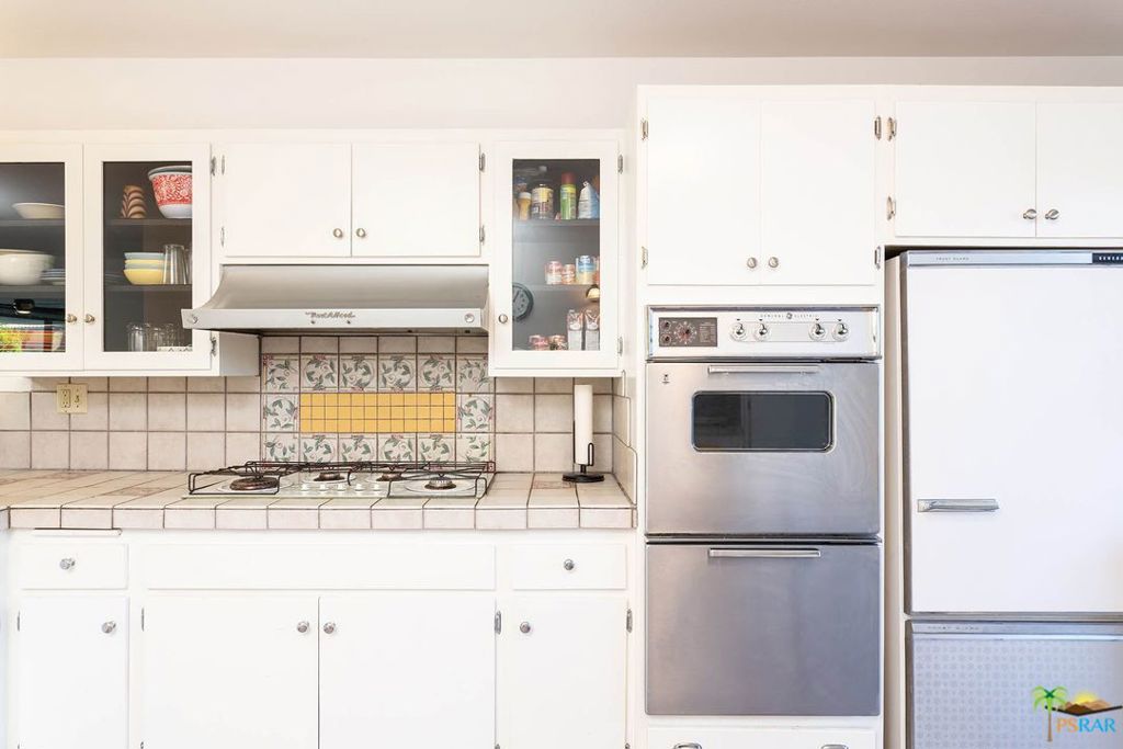 LasPalmas-LaSiestaVillas - Residential Lease