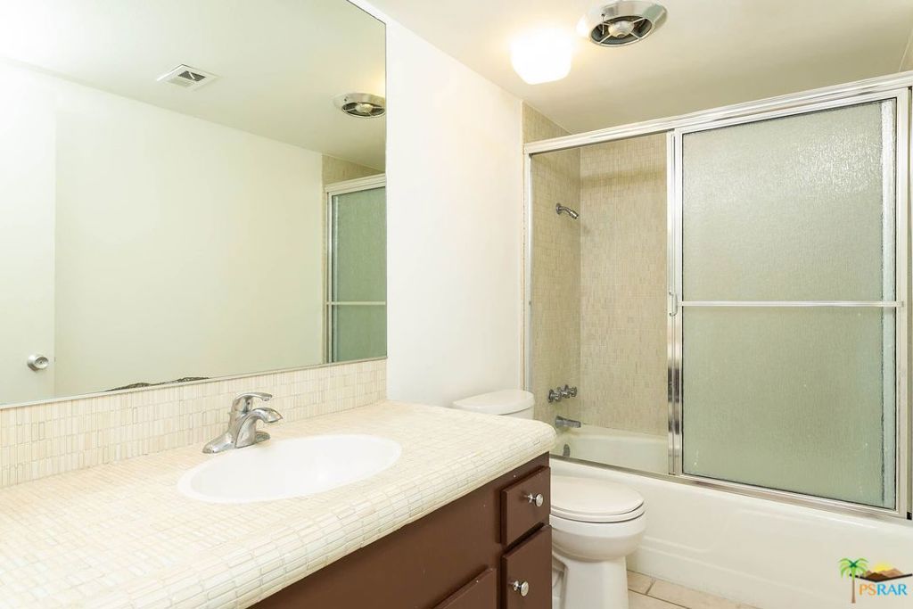 LasPalmas-LaSiestaVillas - Residential Lease