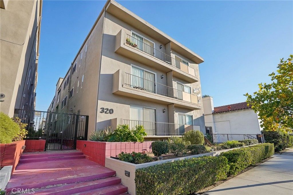 Photo of 320 E Spruce Ave, Inglewood, CA 90301 (MLS # PW25241549)