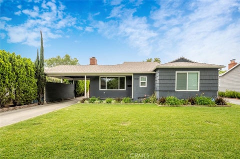 Photo of 6633 Costello Avenue, Valley Glen, CA 91405 (MLS # SR26164470)