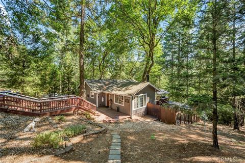 Photo of 16635 Mountain View Drive, Cobb, CA 95426 (MLS # LC25152602) Photo of 16635 Mountain View Drive, Cobb, CA 95426 (MLS # LC25152602)