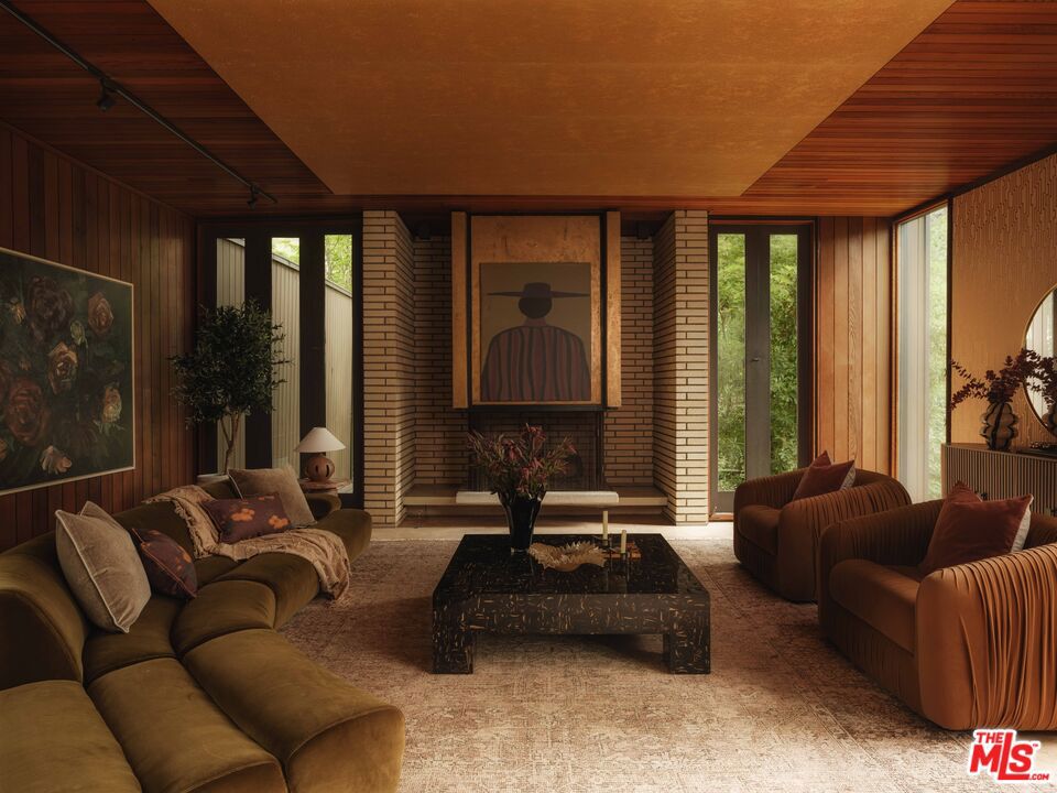 954 Hillside Terrace