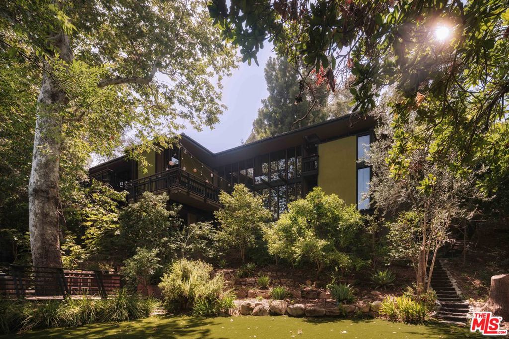 954 Hillside Terrace