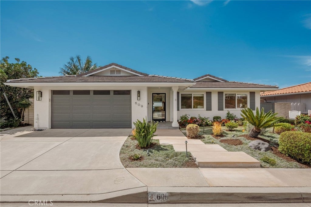 609 Avenida Teresa