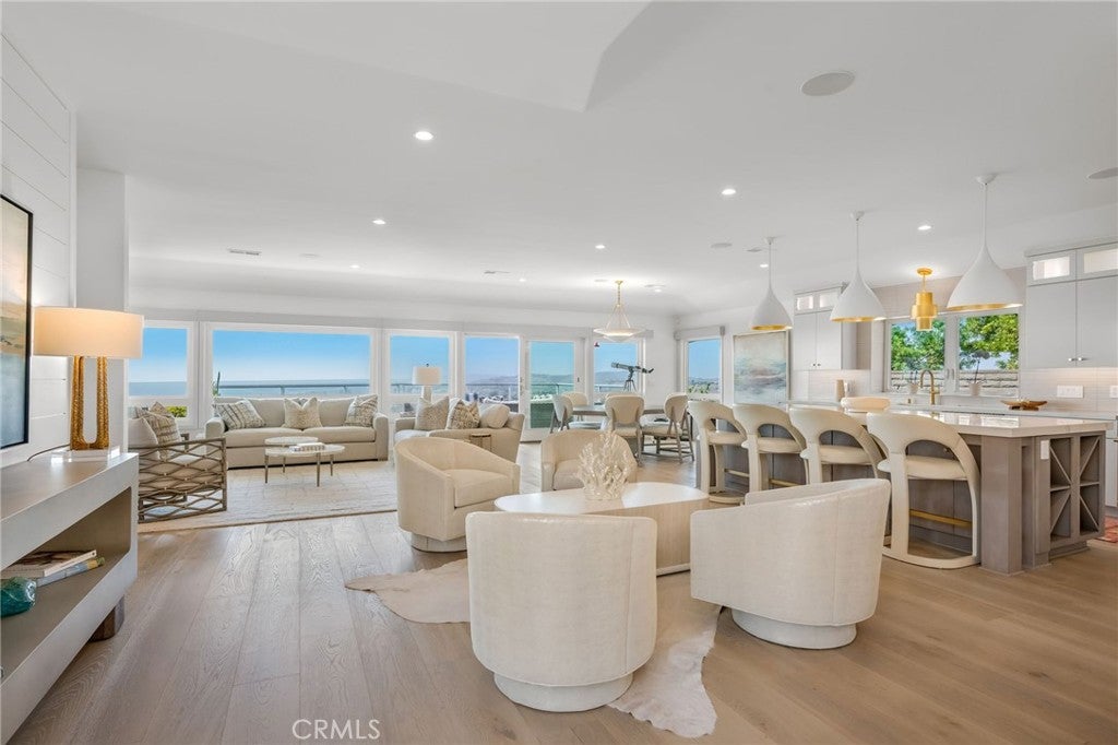 609 Avenida Teresa
